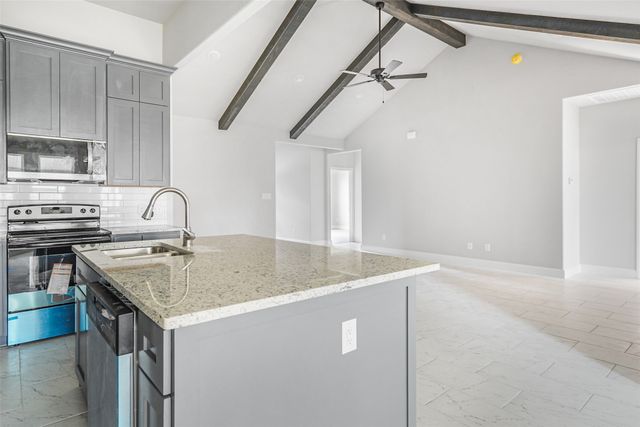 407 E Willingham Street, Cleburne, TX 76031