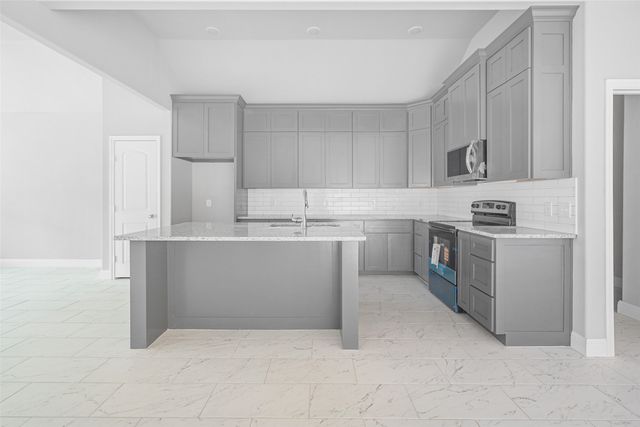 407 E Willingham Street, Cleburne, TX 76031