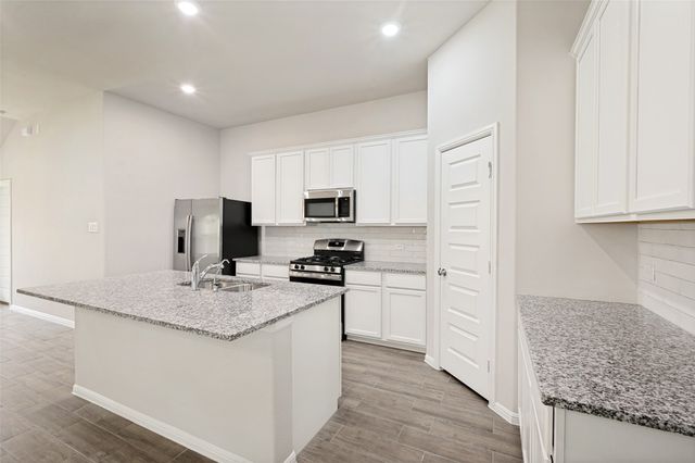 14057 Kempt Drive, Pilot Point, TX 76258
