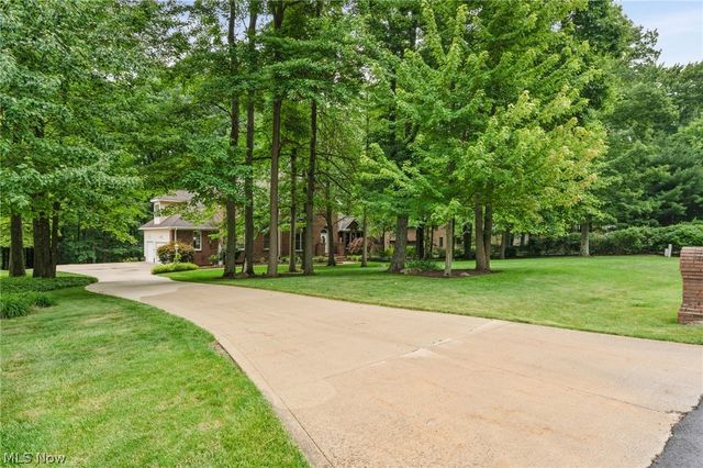 189 Ballantrae Drive, Sagamore Hills, OH 44067