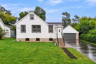 211 N Graylynn Drive, Mount Prospect, IL 60056