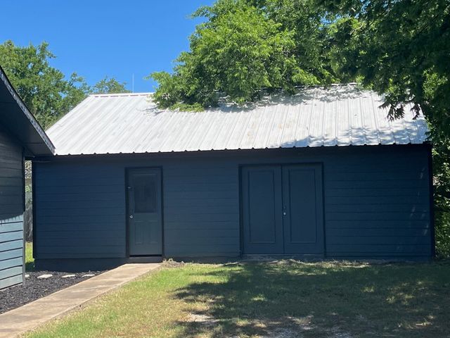 201 E Pearl Street, Celeste, TX 75423