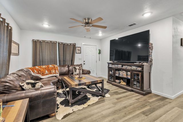 201 E Pearl Street, Celeste, TX 75423