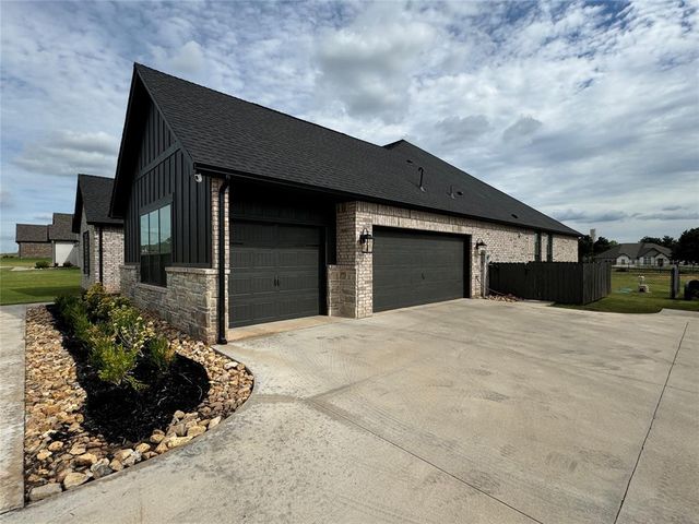 2247 Jackson Lane, Blanchard, OK 73010