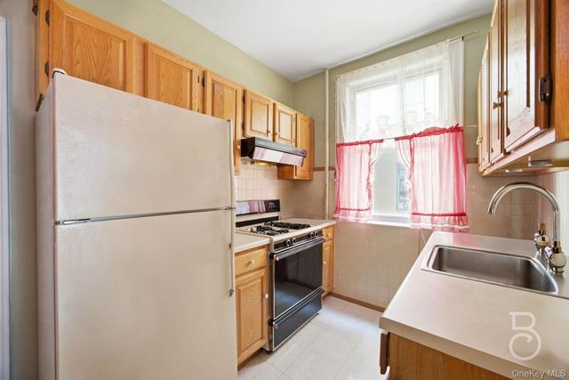 30-19 33rd Street, Astoria, NY 11102