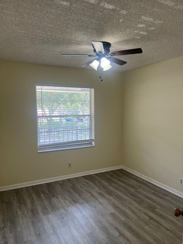 9993 Three Lakes Circle, Boca Raton, FL 33428