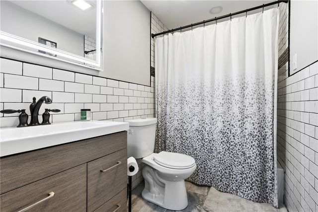 181 Jade Dr, Penn Hills, PA 15147