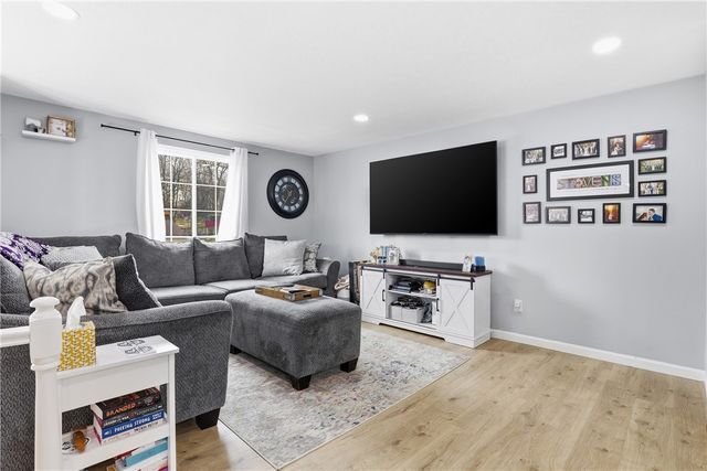 181 Jade Dr, Penn Hills, PA 15147