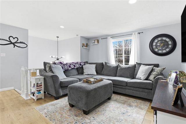 181 Jade Dr, Penn Hills, PA 15147