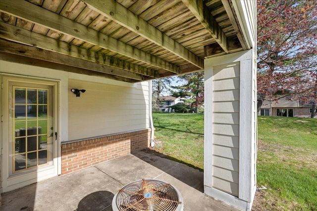 35052 Meadow Lane, Farmington Hills, MI 48335