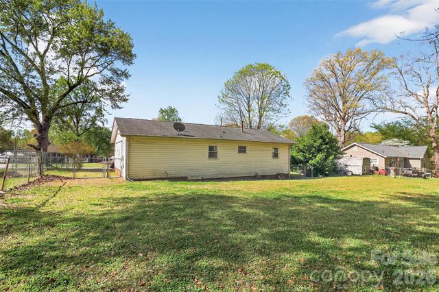 107 Gaddis Drive, Mount Holly, NC 28120