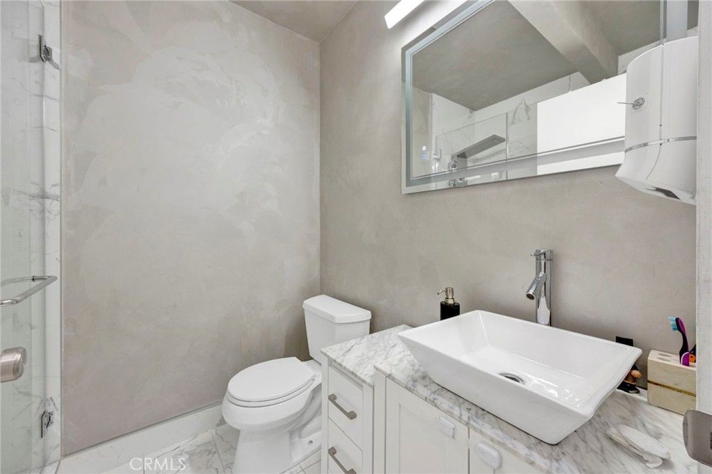 Image 11 of property listing at 249 Zerr Court, Glendale, CA 91206