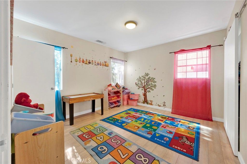 Image 13 of property listing at 249 Zerr Court, Glendale, CA 91206