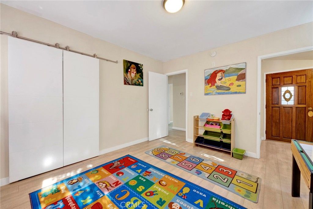 Image 14 of property listing at 249 Zerr Court, Glendale, CA 91206