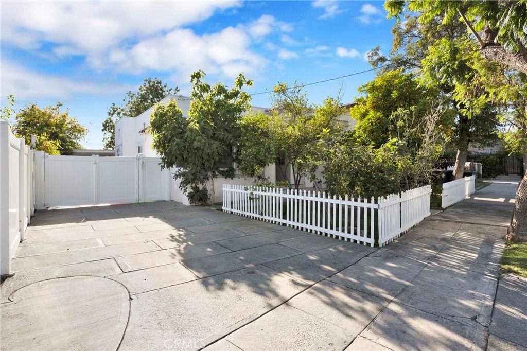 Image 16 of property listing at 249 Zerr Court, Glendale, CA 91206