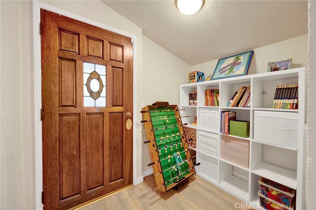 Image 18 of property listing at 249 Zerr Court, Glendale, CA 91206