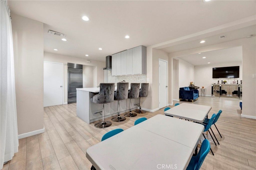Image 4 of property listing at 249 Zerr Court, Glendale, CA 91206