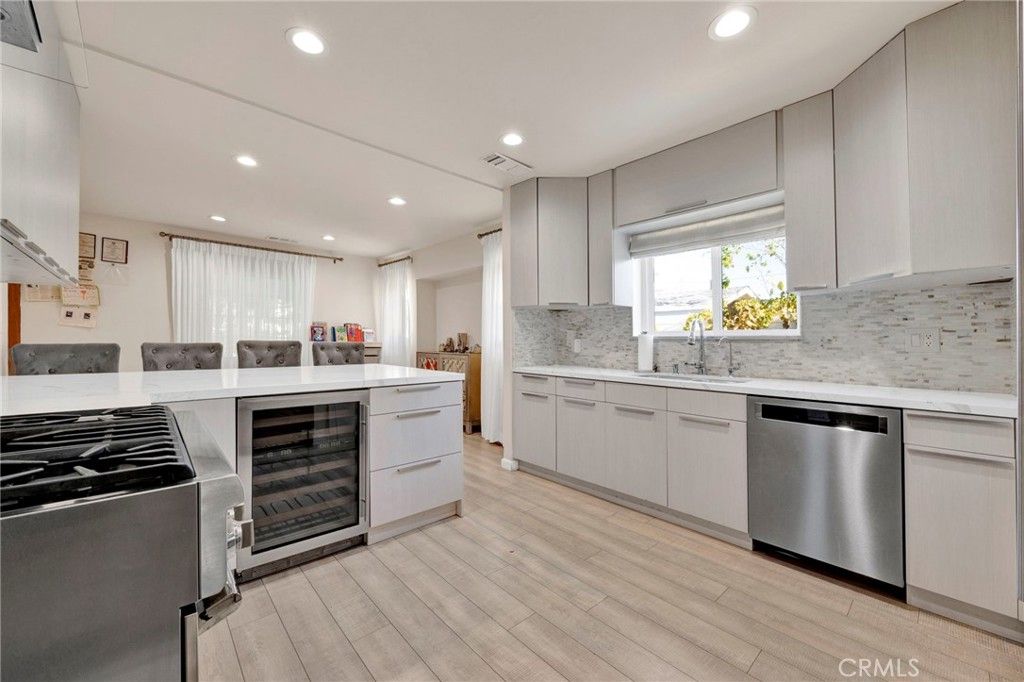 Image 6 of property listing at 249 Zerr Court, Glendale, CA 91206