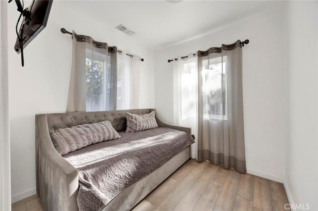 Image 7 of property listing at 249 Zerr Court, Glendale, CA 91206