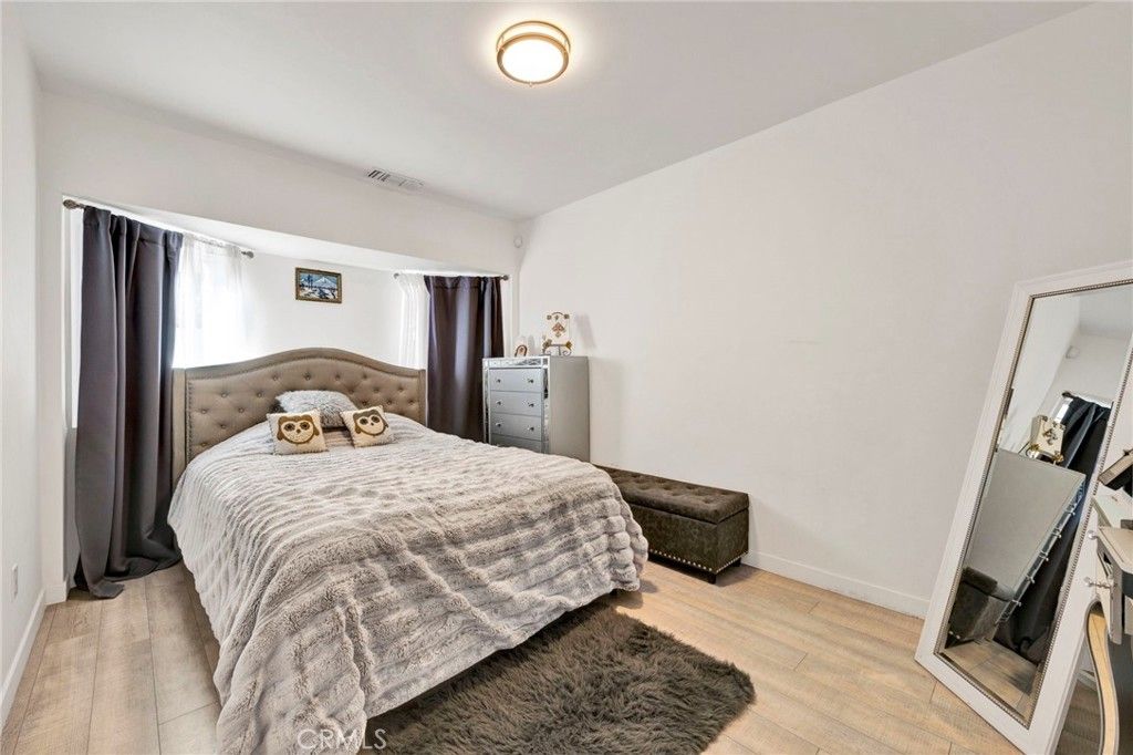 Image 9 of property listing at 249 Zerr Court, Glendale, CA 91206