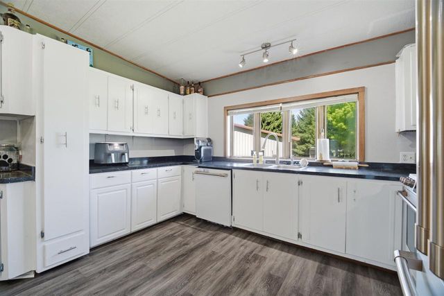 W10531 ROLOFF ROAD, New London, WI 54961