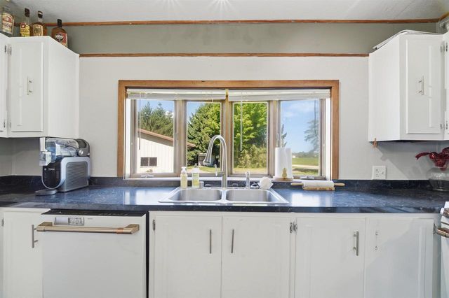 W10531 ROLOFF ROAD, New London, WI 54961