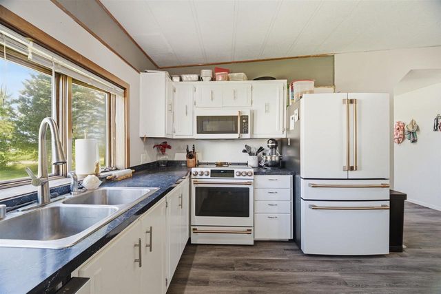 W10531 ROLOFF ROAD, New London, WI 54961