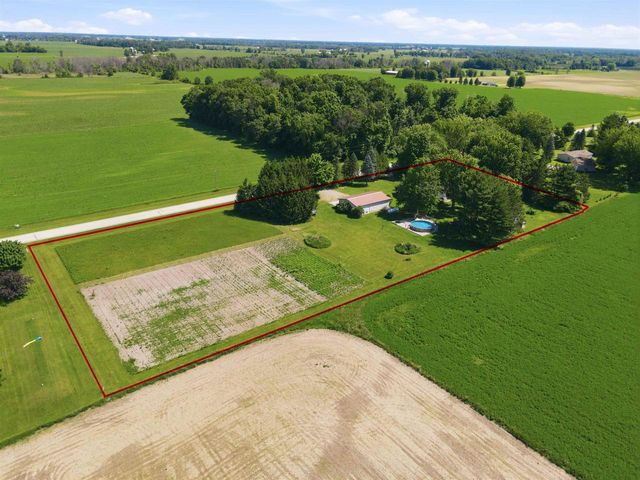 W10531 ROLOFF ROAD, New London, WI 54961
