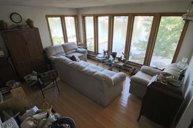 151 Hudson Ave, Hopatcong Boro, NJ 07843