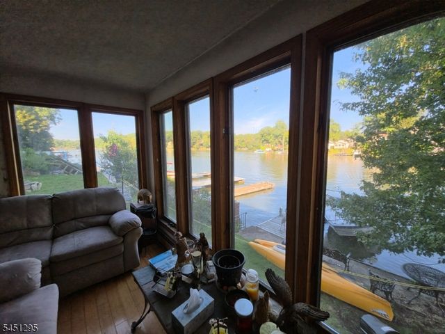 151 Hudson Ave, Hopatcong Boro, NJ 07843