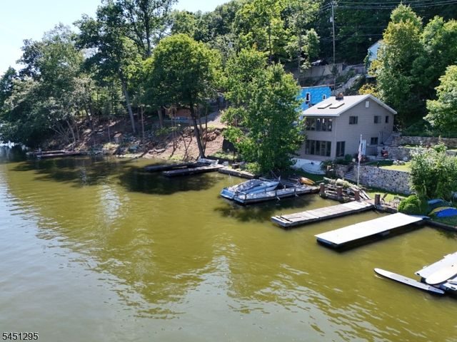151 Hudson Ave, Hopatcong Boro, NJ 07843