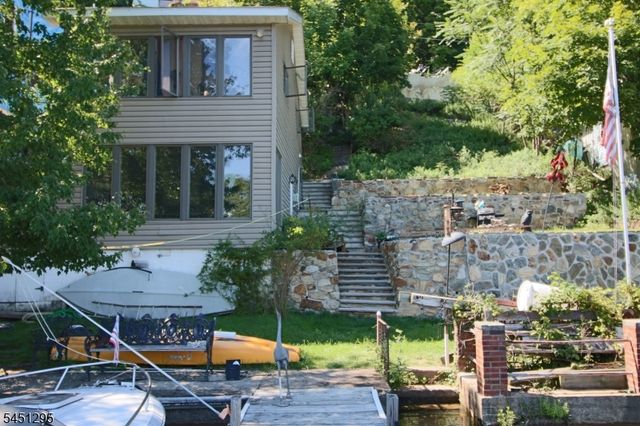 151 Hudson Ave, Hopatcong Boro, NJ 07843
