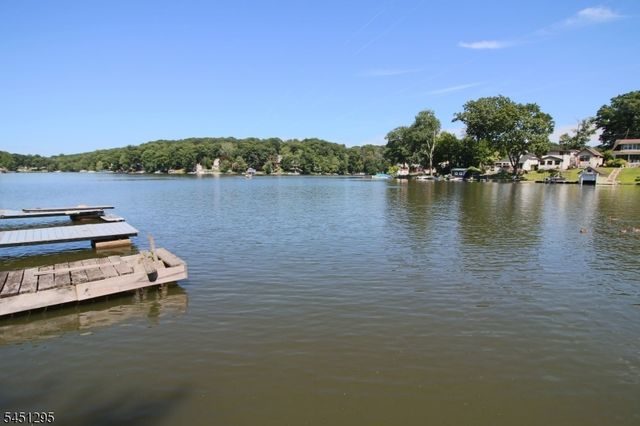 151 Hudson Ave, Hopatcong Boro, NJ 07843
