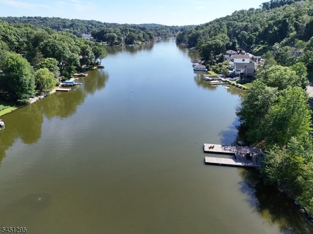151 Hudson Ave, Hopatcong Boro, NJ 07843