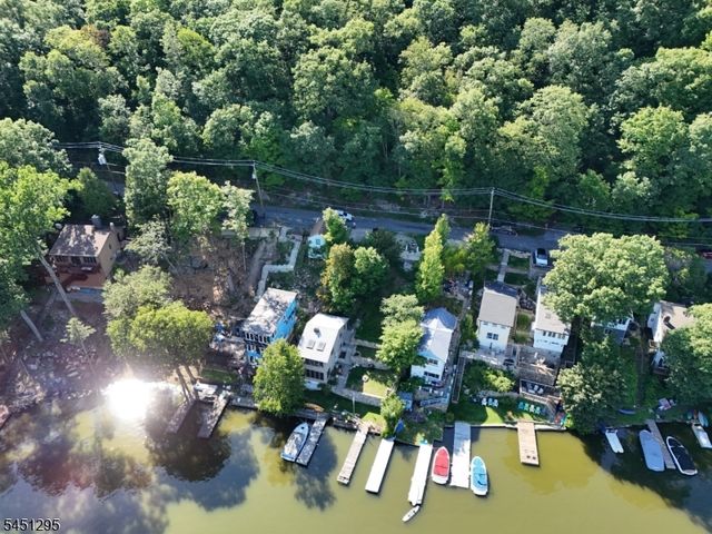 151 Hudson Ave, Hopatcong Boro, NJ 07843