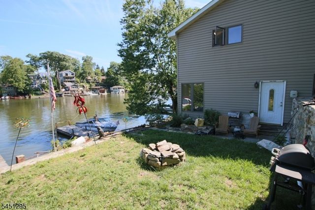 151 Hudson Ave, Hopatcong Boro, NJ 07843