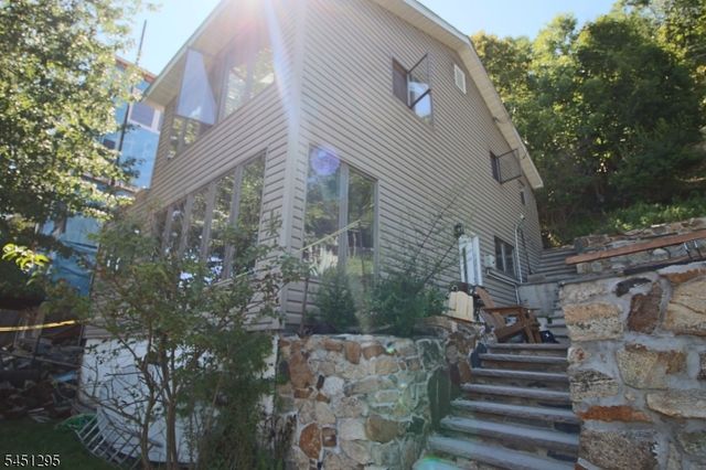151 Hudson Ave, Hopatcong Boro, NJ 07843