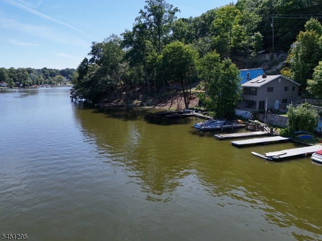 151 Hudson Ave, Hopatcong Boro, NJ 07843