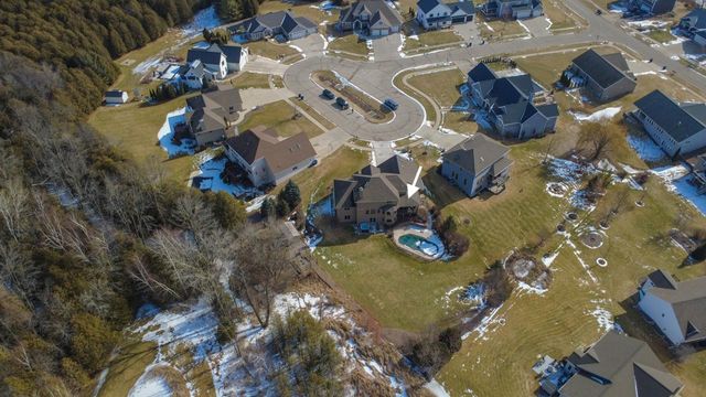 2145 ROBERTA COURT, Green Bay, WI 54313