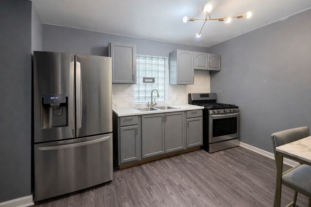 5444 W WALTON Avenue, Chicago, IL 60651