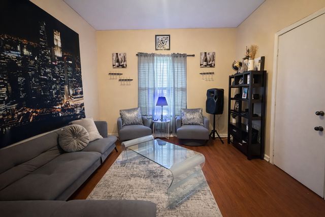 5444 W WALTON Avenue, Chicago, IL 60651