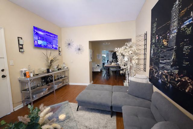 5444 W WALTON Avenue, Chicago, IL 60651