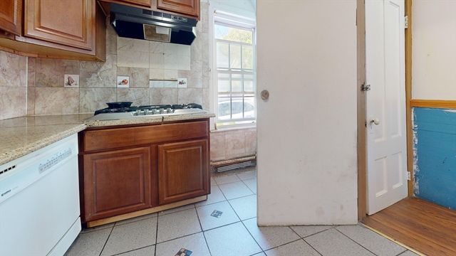 1022 Main St, Worcester, MA 01603