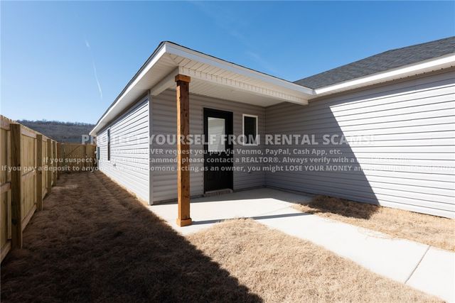 2590 S Ouachita Drive, Fayetteville, AR 72701