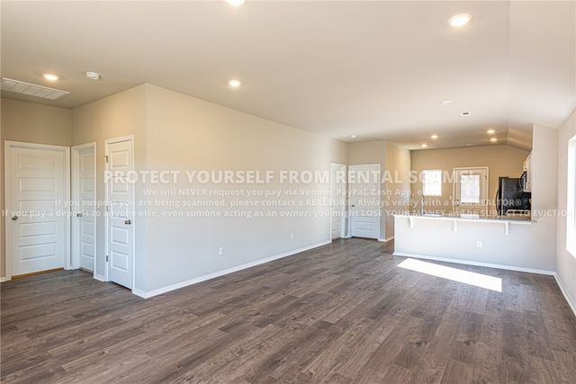 2590 S Ouachita Drive, Fayetteville, AR 72701