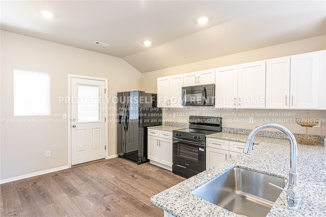 2590 S Ouachita Drive, Fayetteville, AR 72701