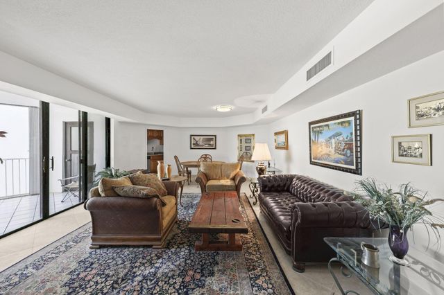 2860 S OCEAN Boulevard 302, Palm Beach, FL 33480