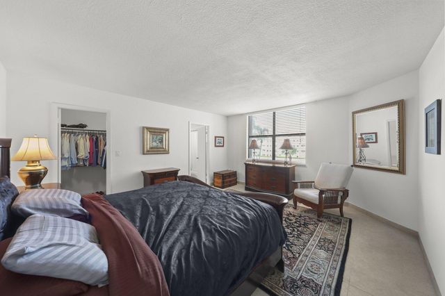 2860 S OCEAN Boulevard 302, Palm Beach, FL 33480