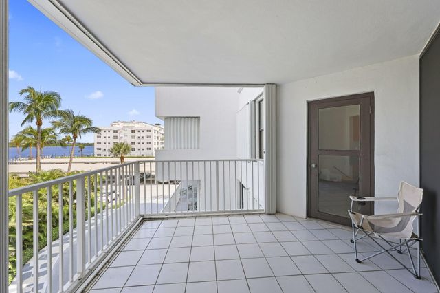 2860 S OCEAN Boulevard 302, Palm Beach, FL 33480