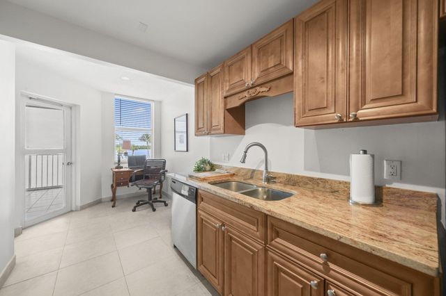 2860 S OCEAN Boulevard 302, Palm Beach, FL 33480